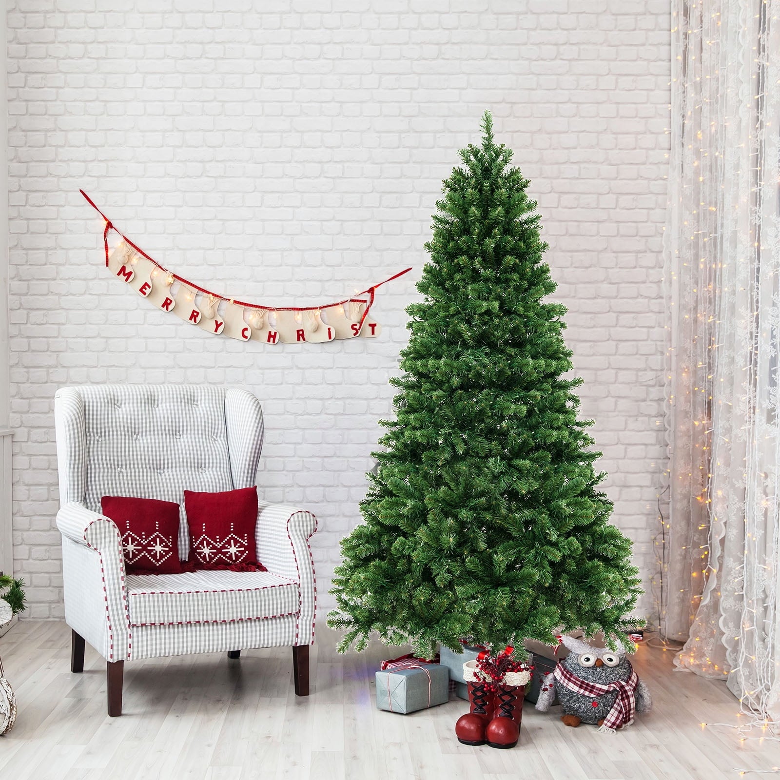 6 FT Artificial Xmas Tree with 821 PVC Branch Tips 560 Warm White LED Lights